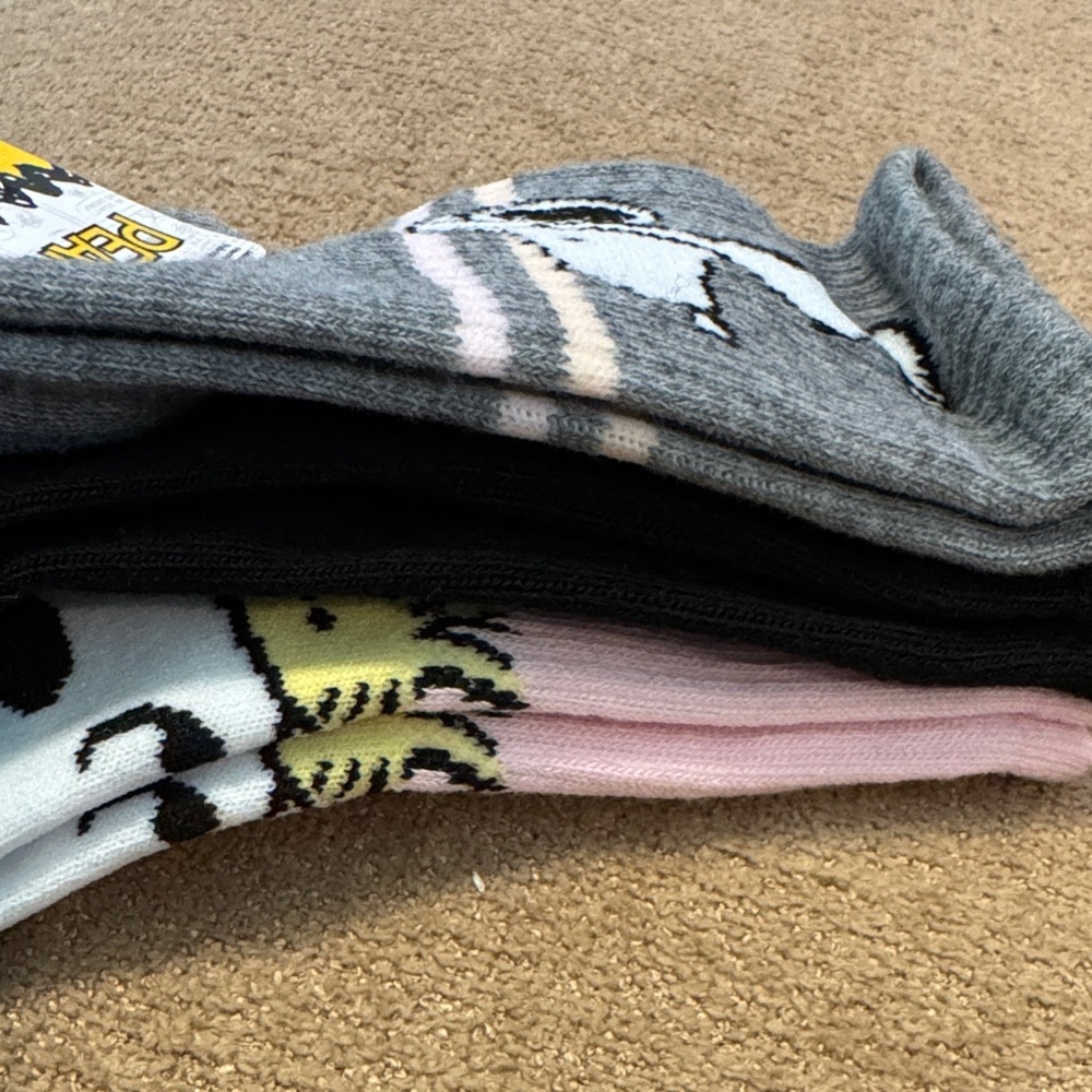 Peanuts Socks with Snoopy - Picture 4 of 5